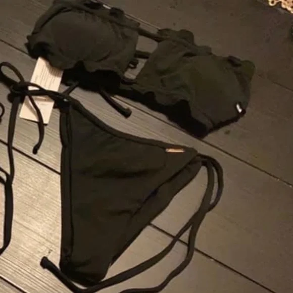 **BRAND NEW** Women's Cute Sexy Bikini Set. - Picture 2 of 3